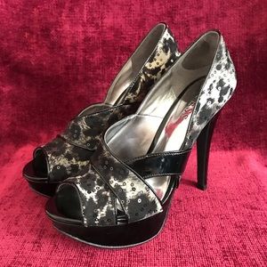 Guess Atensela peep toe platform pumps